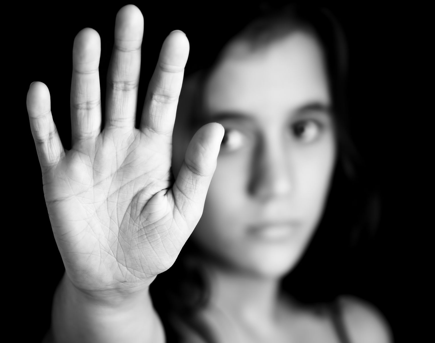 В Липецкой области 9-летнюю девочку насиловали с согласия ее матери 