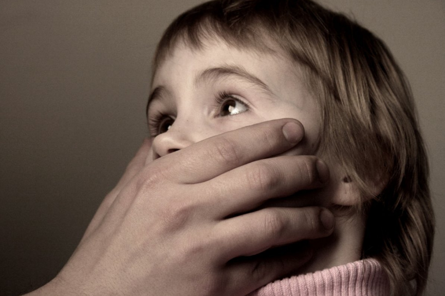 В России жертвами педофилов ежегодно становятся 150 000 детей. 